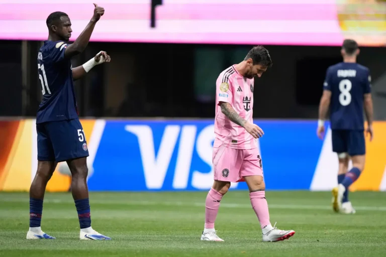 Messi Temani Patung
