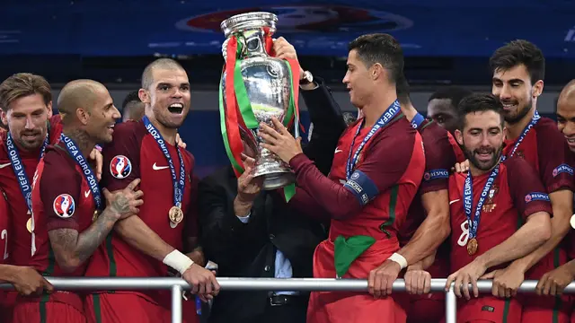 Momen Cristiano Ronaldo Juara Euro 2016 yang Tak Terlupakan