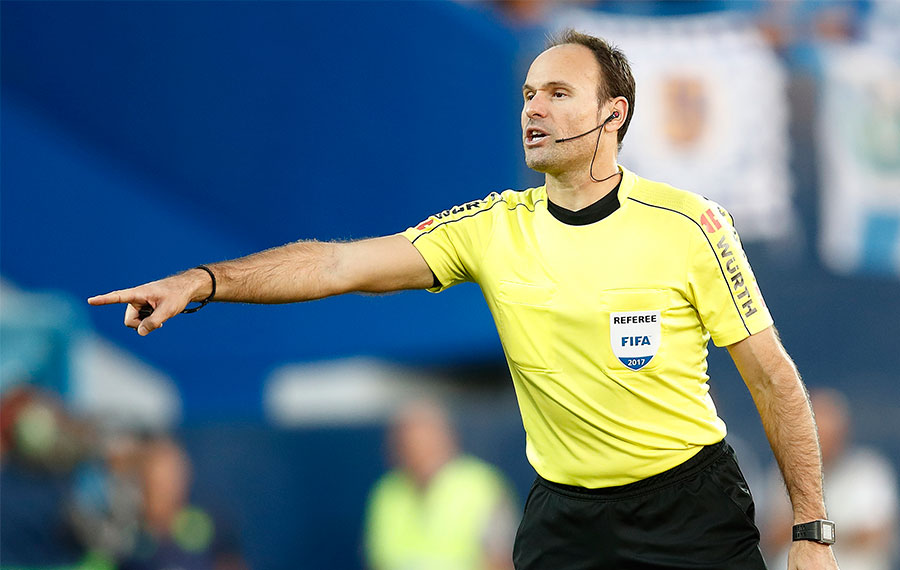 Wasit Piala Dunia Paling Gampang Beri Kartu Kuning