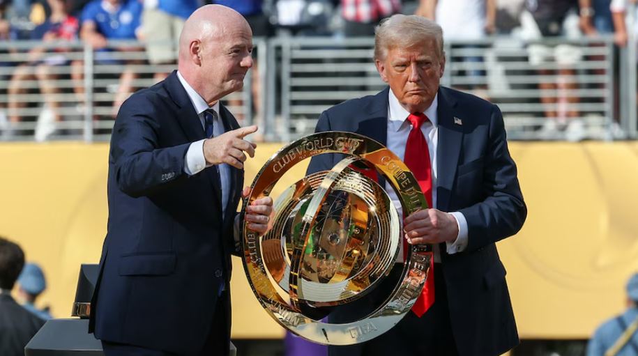 Trump Simpan Trofi Asli, Chelsea Terima Replika