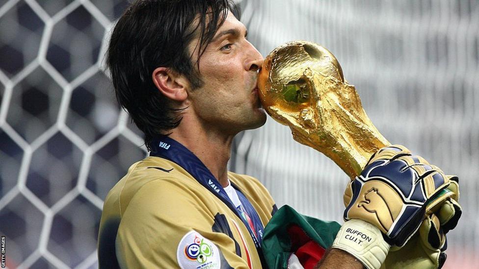Gianluigi Buffon: Legenda Kiper dan Kapten Timnas Italia