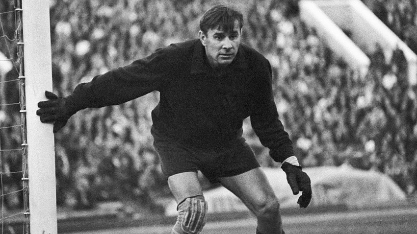Lev Yashin: Kiper Legendaris yang Menginspirasi Dunia