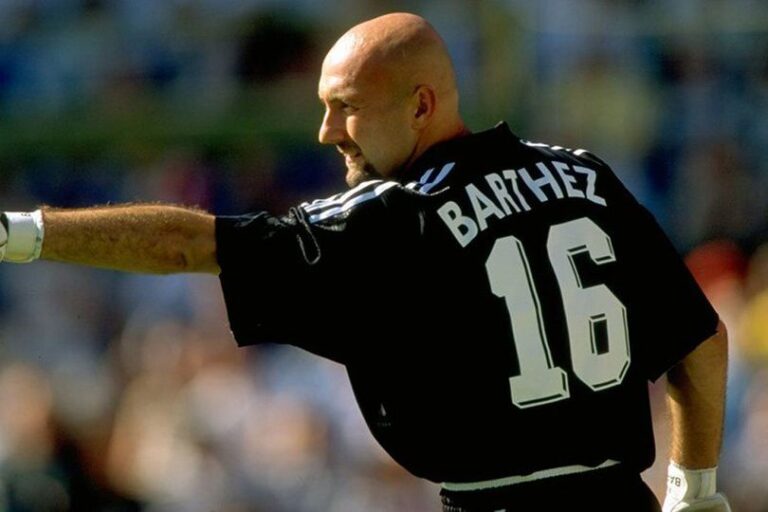 Fabien Barthez: Kiper Eksentrik yang Mengubah Wajah Prancis