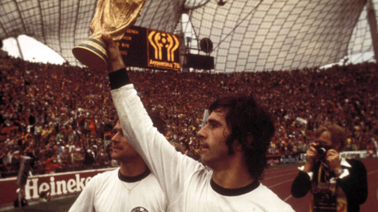 Profil Gerd Müller: Der Bomber Legenda Sepak Bola