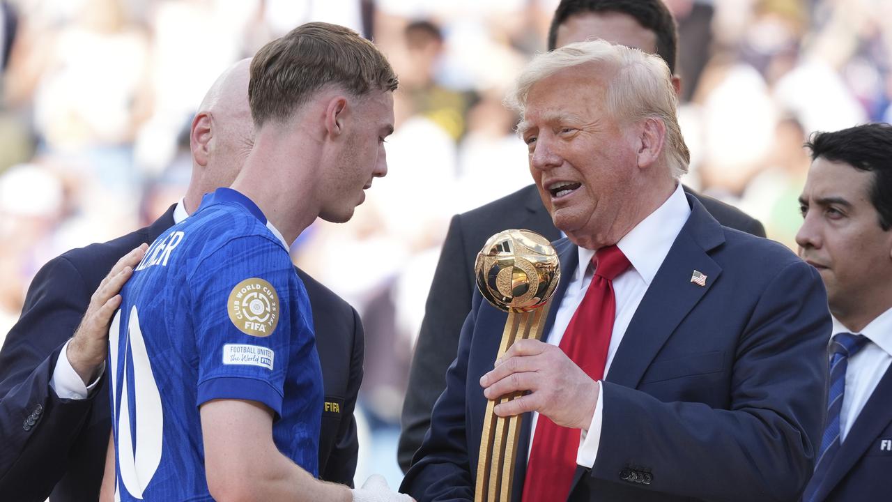 Trump Nilai Football Lebih Masuk Akal daripada Soccer