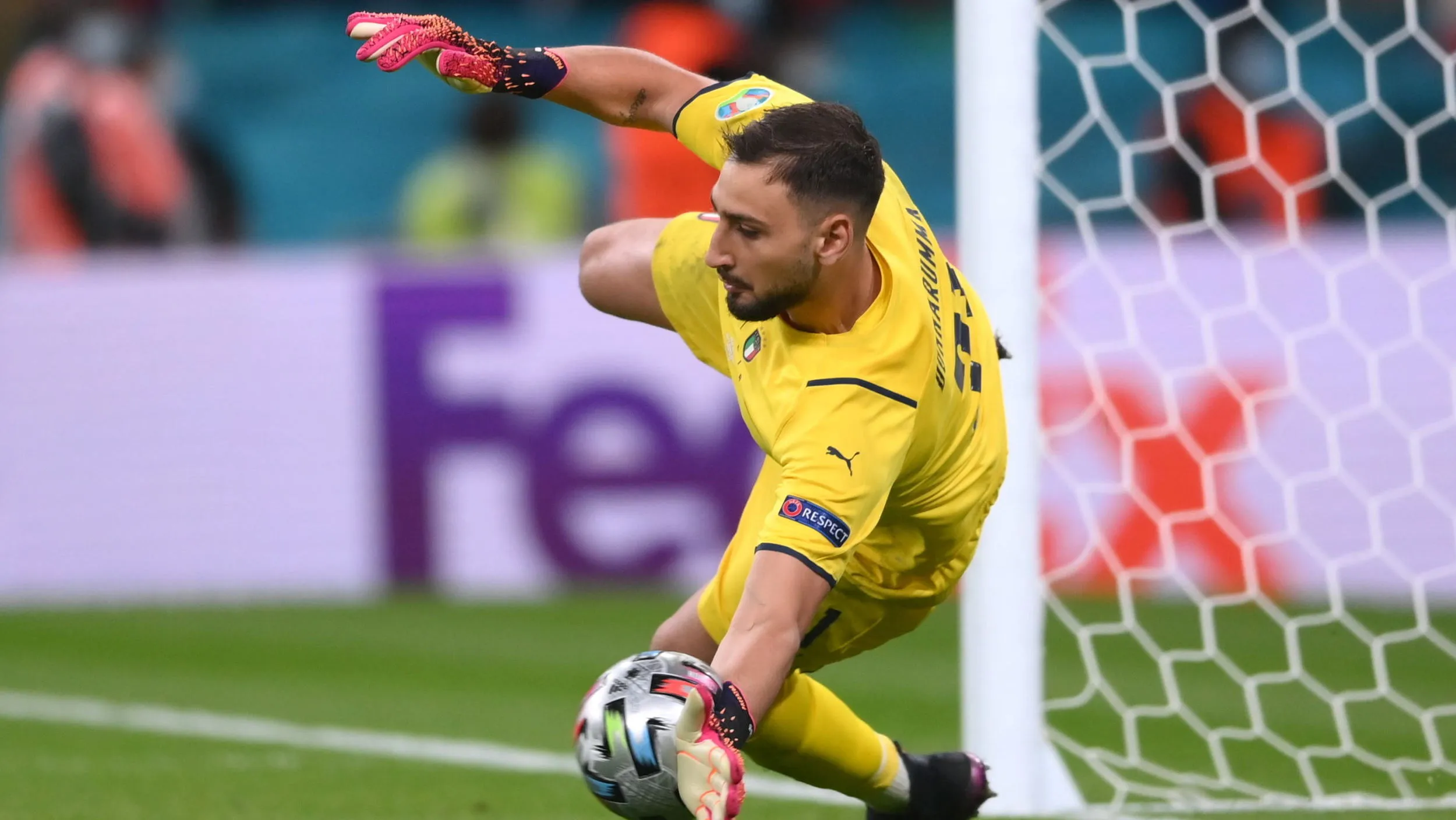 Profil Gianluigi Donnarumma Kiper Ajaib Italia