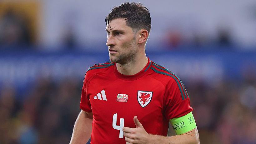 Cedera Ben Davies Ancaman Besar untuk Wales di Play-Off